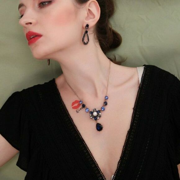 Blue Crystal Pearl Floral Vintage Gold Pendant Statement Necklace - Picture 3 of 7